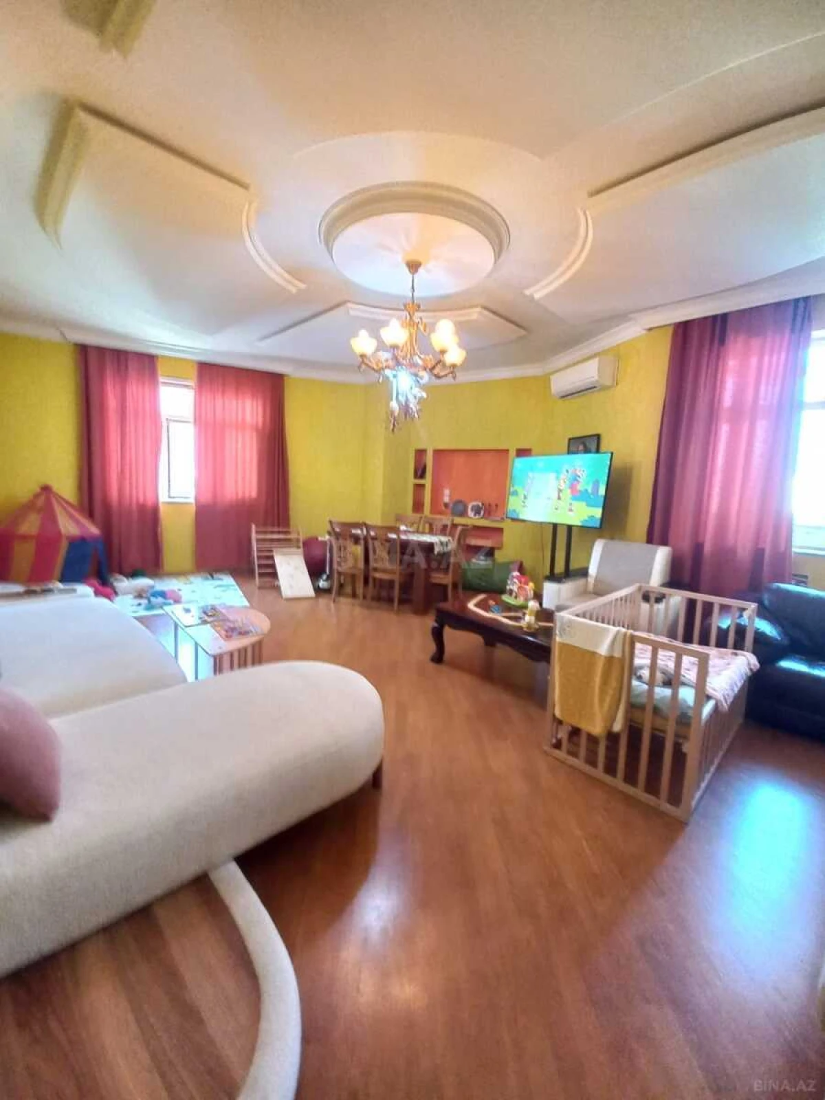Satılır 3 otaqlı mənzil 135 m²