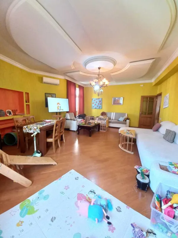 Satılır 3 otaqlı mənzil 135 m²