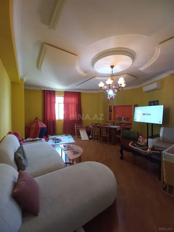 Satılır 3 otaqlı mənzil 135 m²