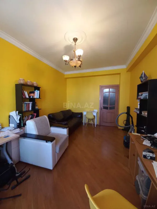 Satılır 3 otaqlı mənzil 135 m²