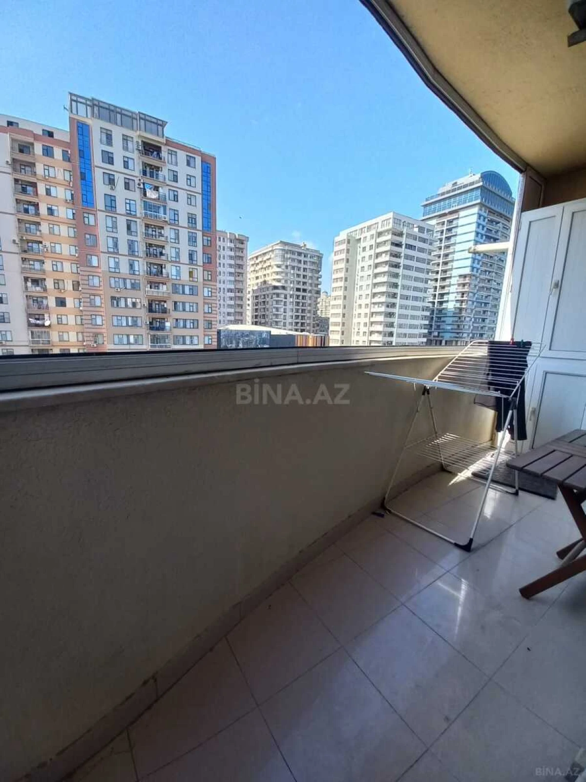 Satılır 3 otaqlı mənzil 135 m²