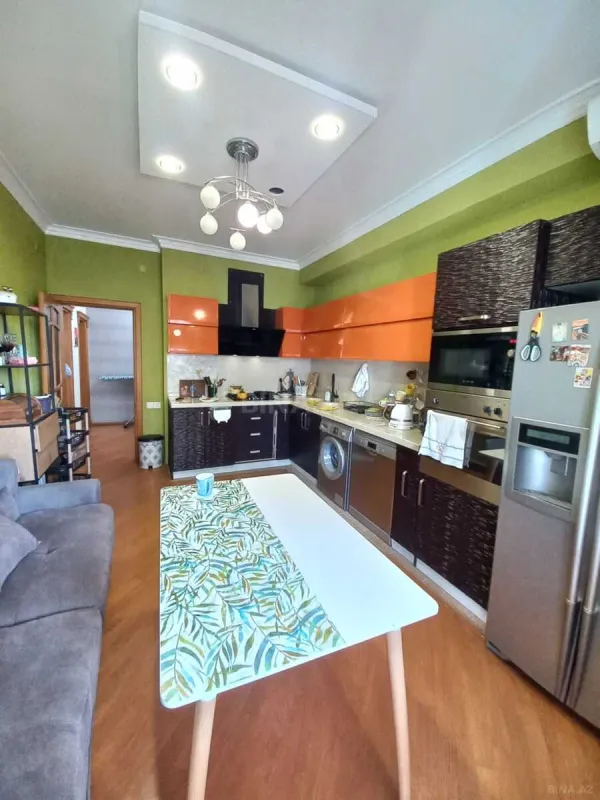 Satılır 3 otaqlı mənzil 135 m²