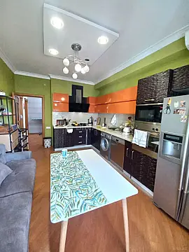 Satılır 3 otaqlı mənzil 135 m²