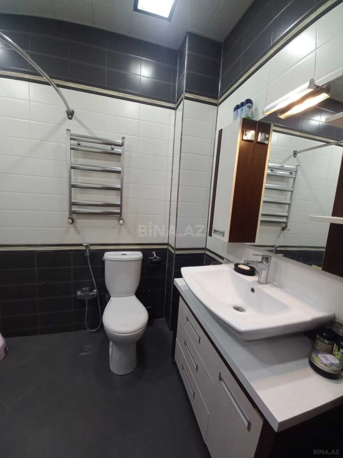 Satılır 3 otaqlı mənzil 135 m²