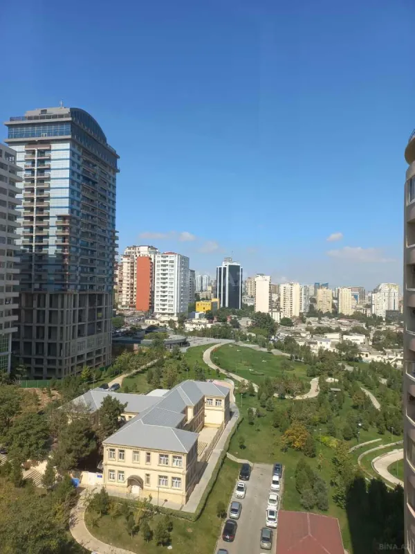 Satılır 3 otaqlı mənzil 135 m²