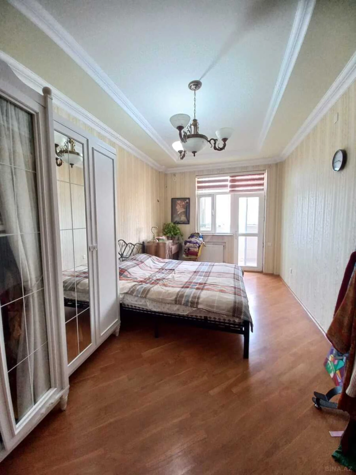 Satılır 3 otaqlı mənzil 135 m²