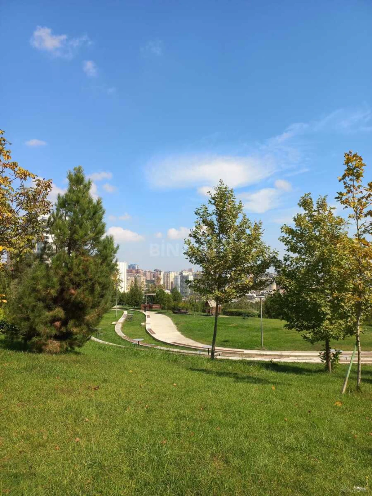 Satılır 3 otaqlı mənzil 135 m²