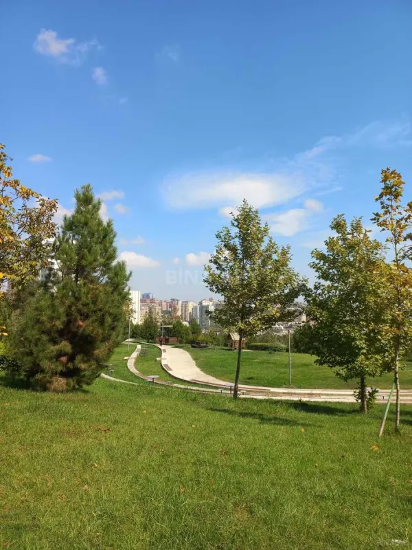 Satılır 3 otaqlı mənzil 135 m²