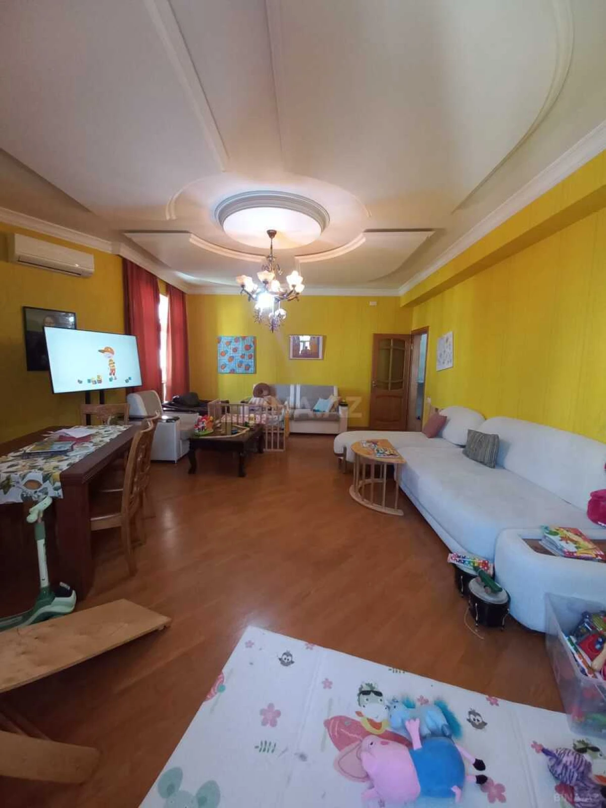 Satılır 3 otaqlı mənzil 135 m²