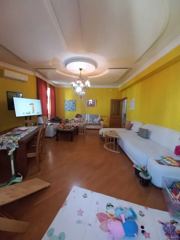 Satılır 3 otaqlı mənzil 135 m²