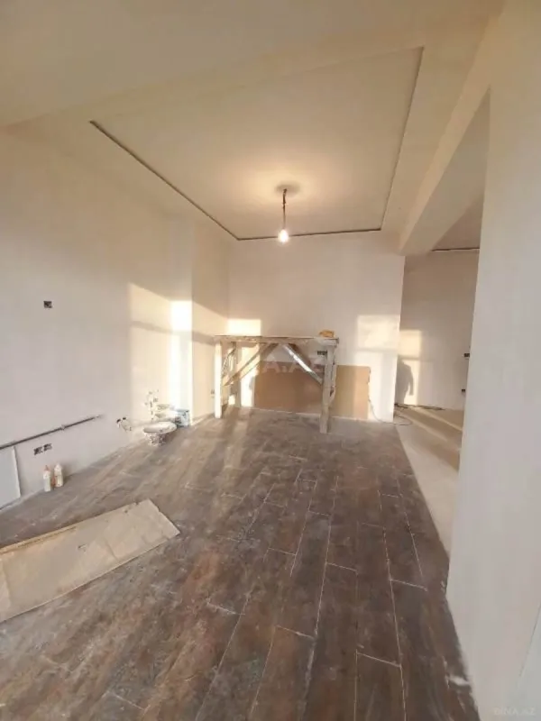 Satılır 3 otaqlı mənzil 151 m²