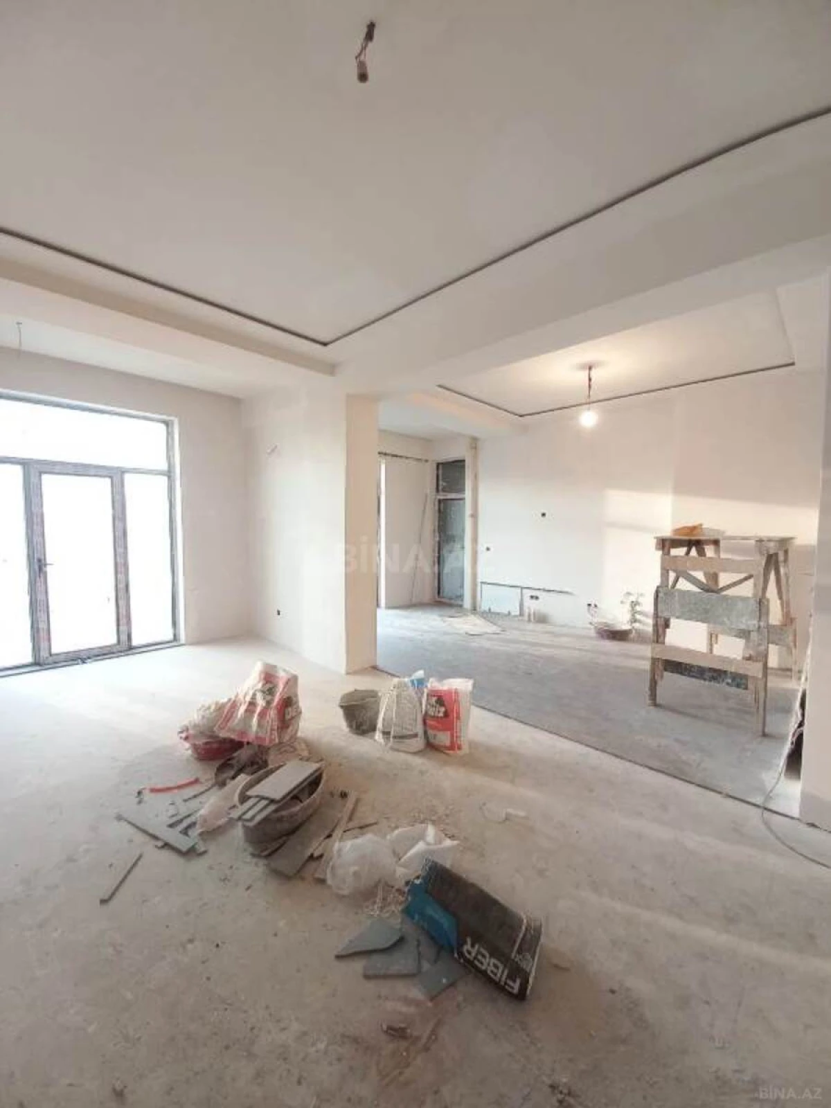 Satılır 3 otaqlı mənzil 151 m²