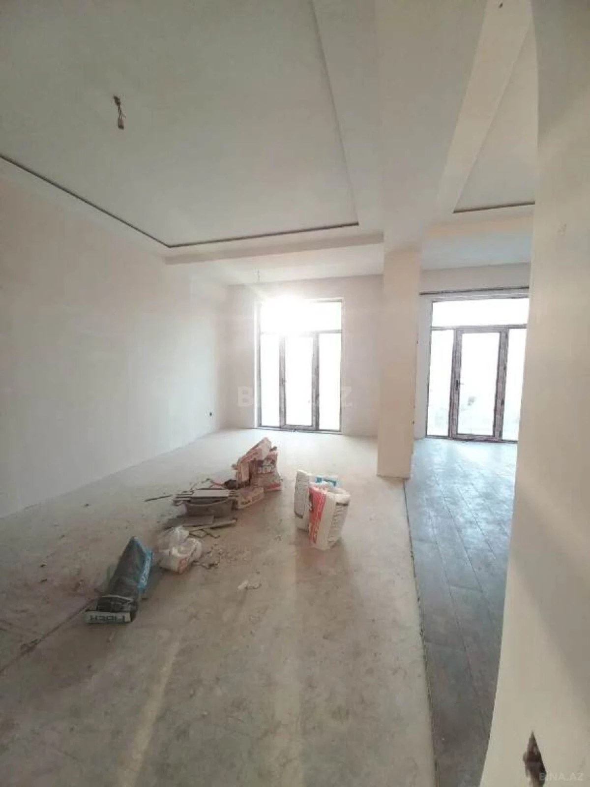 Satılır 3 otaqlı mənzil 151 m²