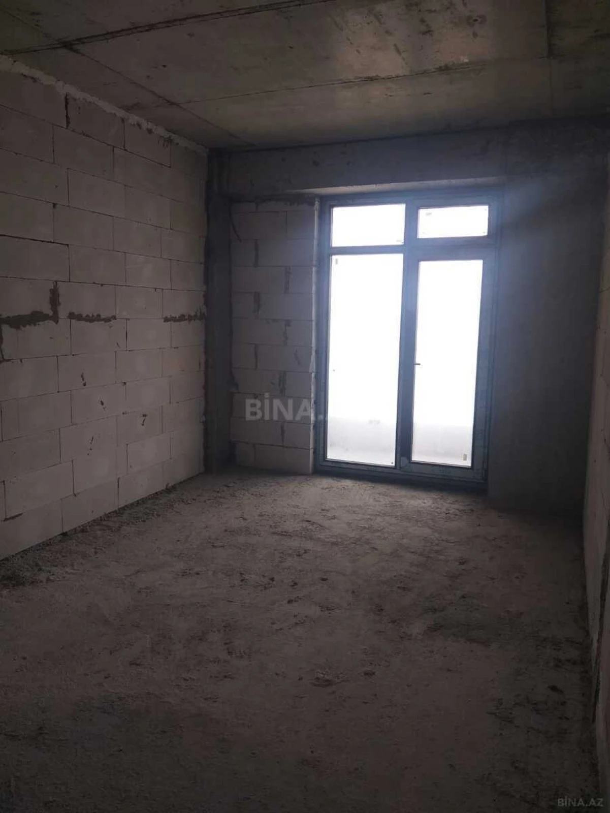 Satılır 3 otaqlı mənzil 132 m²