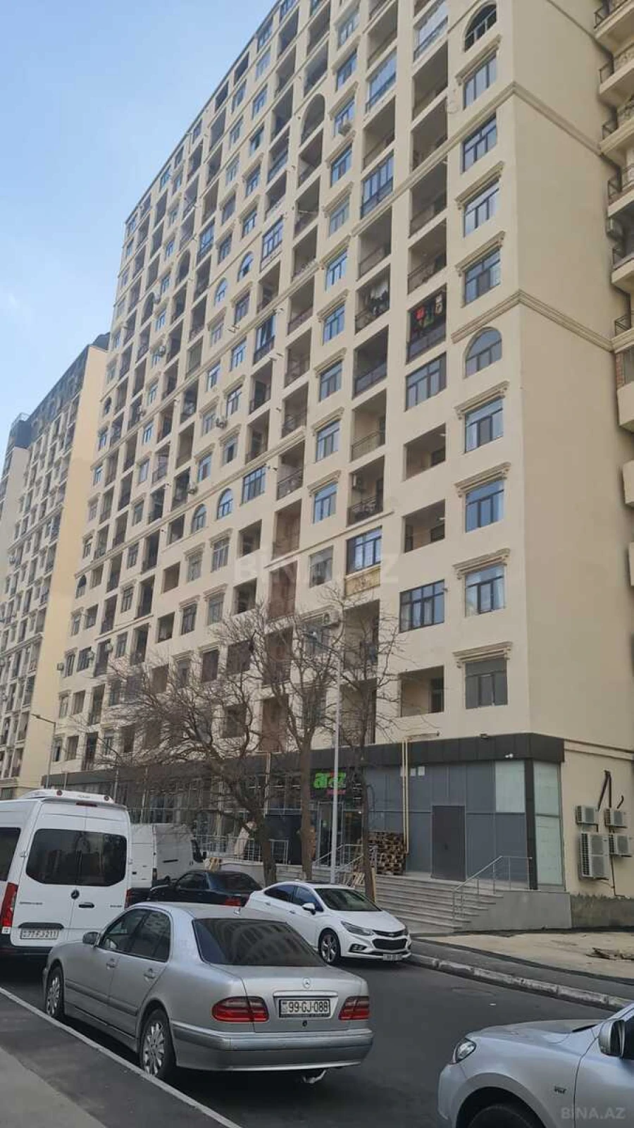 Satılır 3 otaqlı mənzil 132 m²