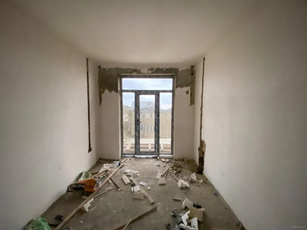 Satılır 8 otaqlı həyət evi 400 m²