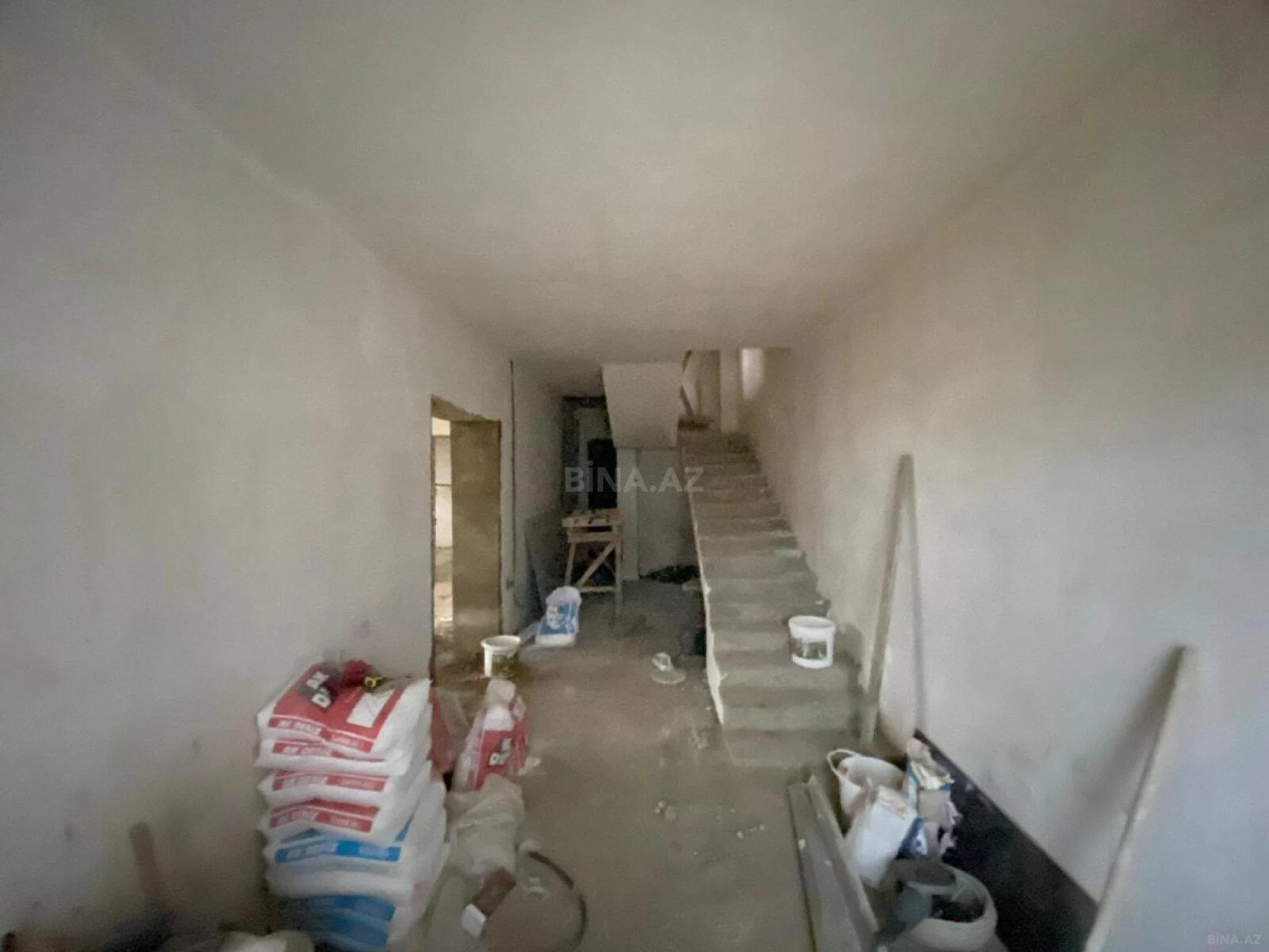 Satılır 8 otaqlı həyət evi 400 m²