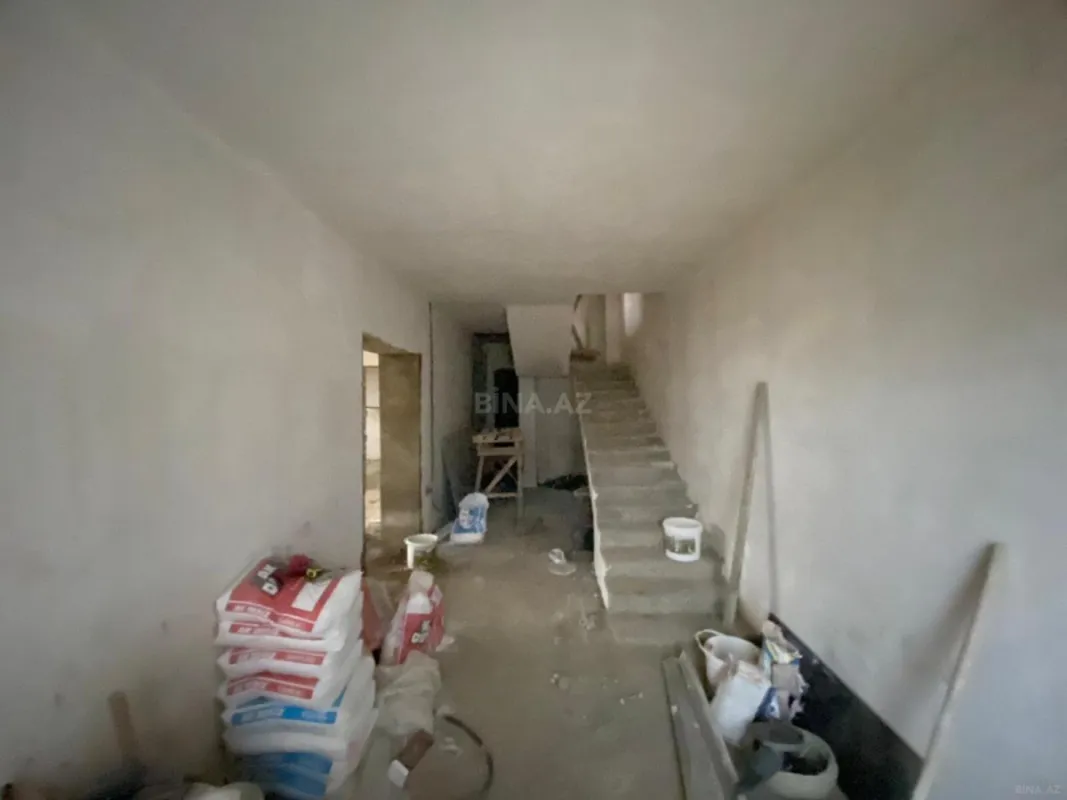 Satılır 8 otaqlı həyət evi 400 m²