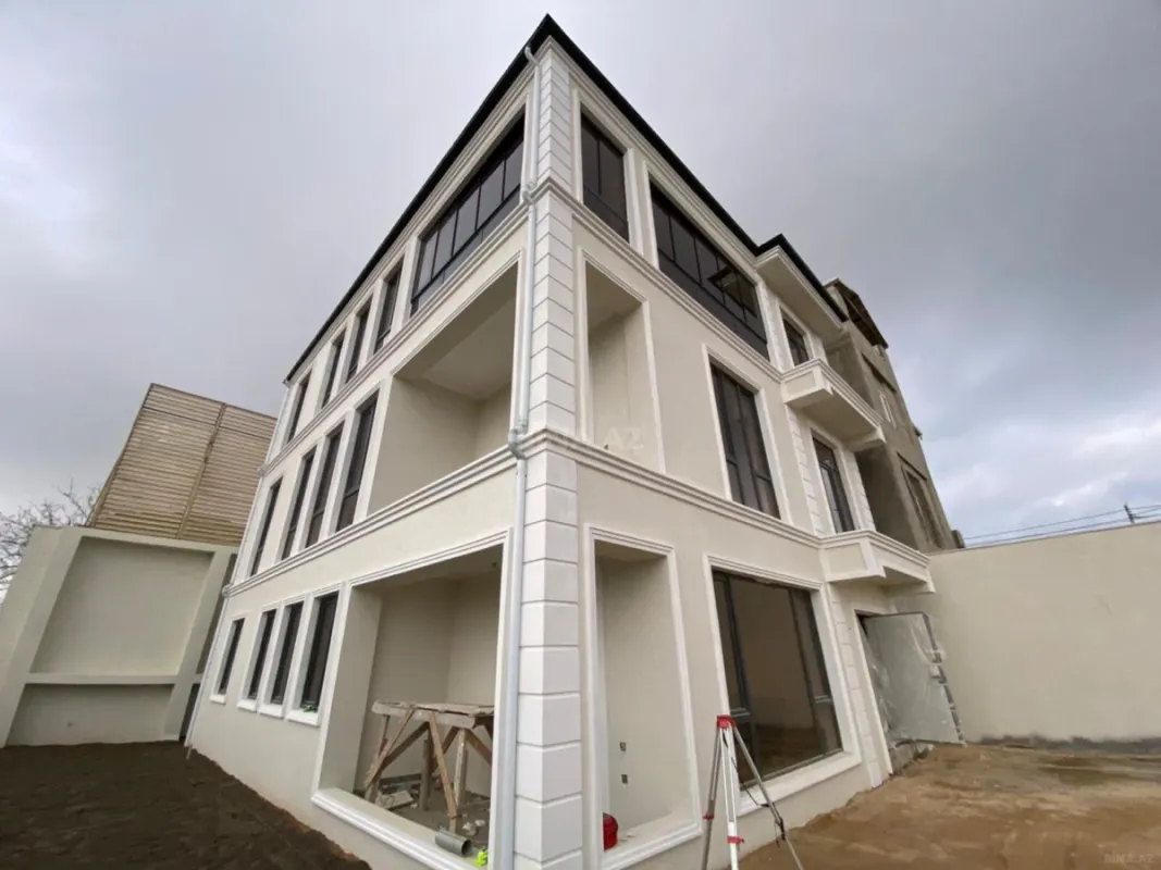 Satılır 8 otaqlı həyət evi 400 m²