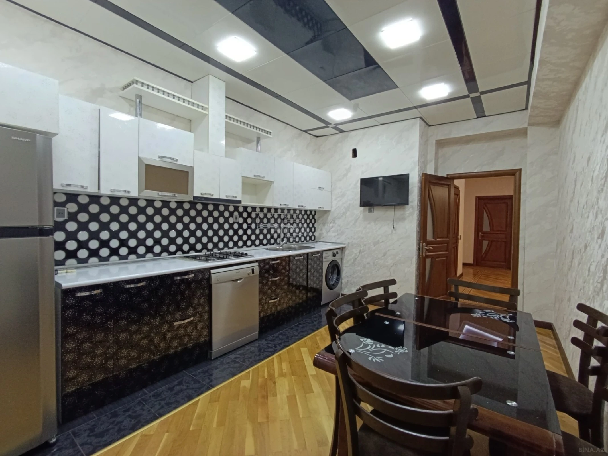Satılır 3 otaqlı mənzil 130 m²