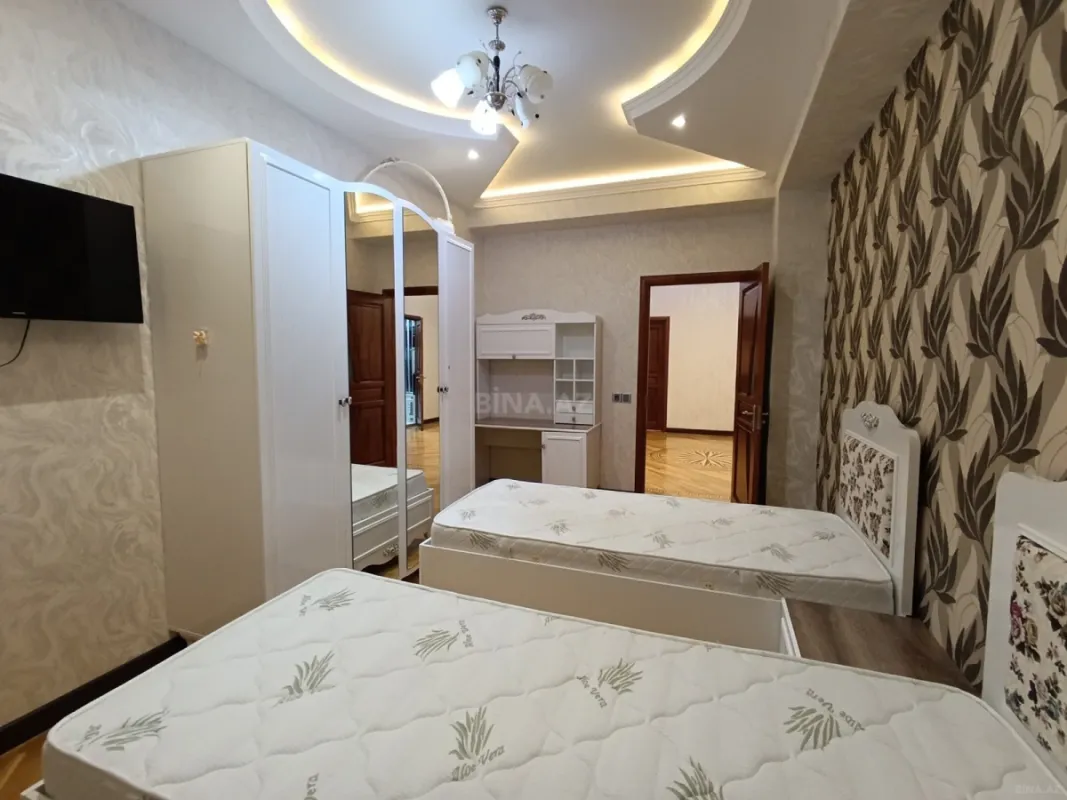 Satılır 3 otaqlı mənzil 130 m²