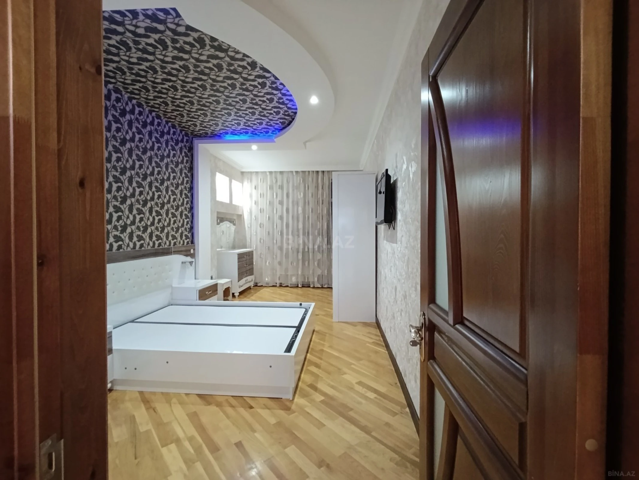 Satılır 3 otaqlı mənzil 130 m²
