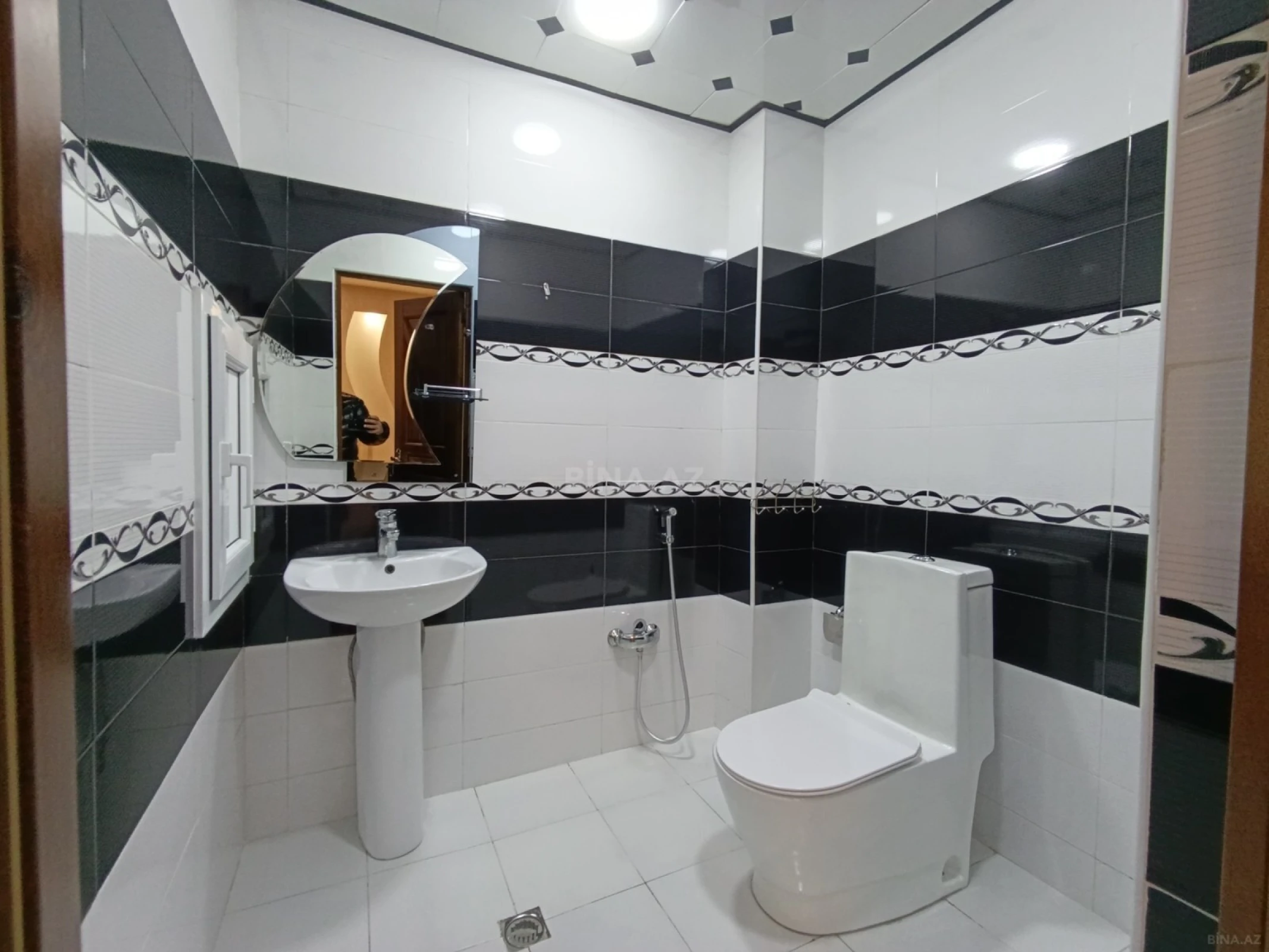 Satılır 3 otaqlı mənzil 130 m²