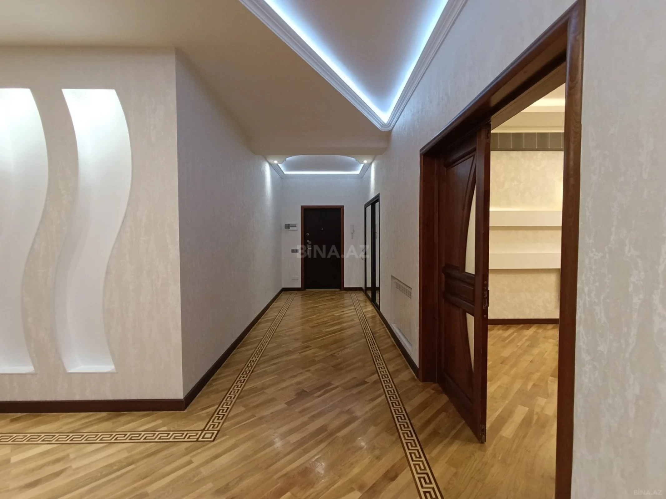 Satılır 3 otaqlı mənzil 130 m²