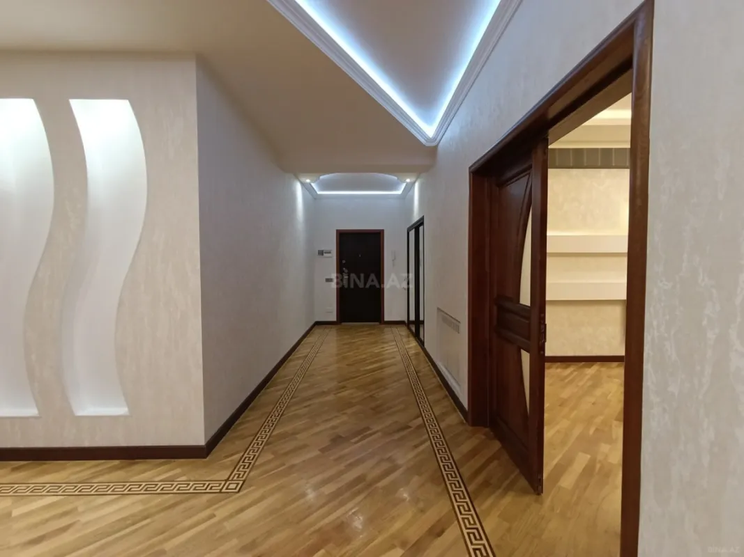 Satılır 3 otaqlı mənzil 130 m²