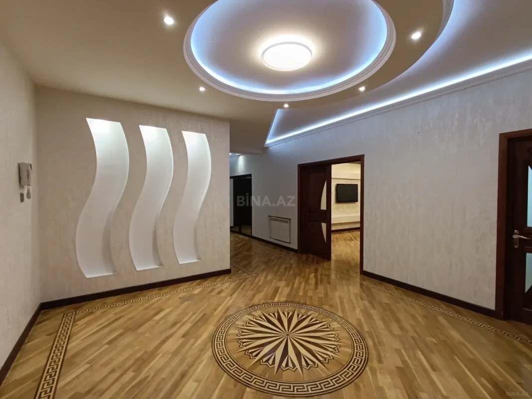 Satılır 3 otaqlı mənzil 130 m²