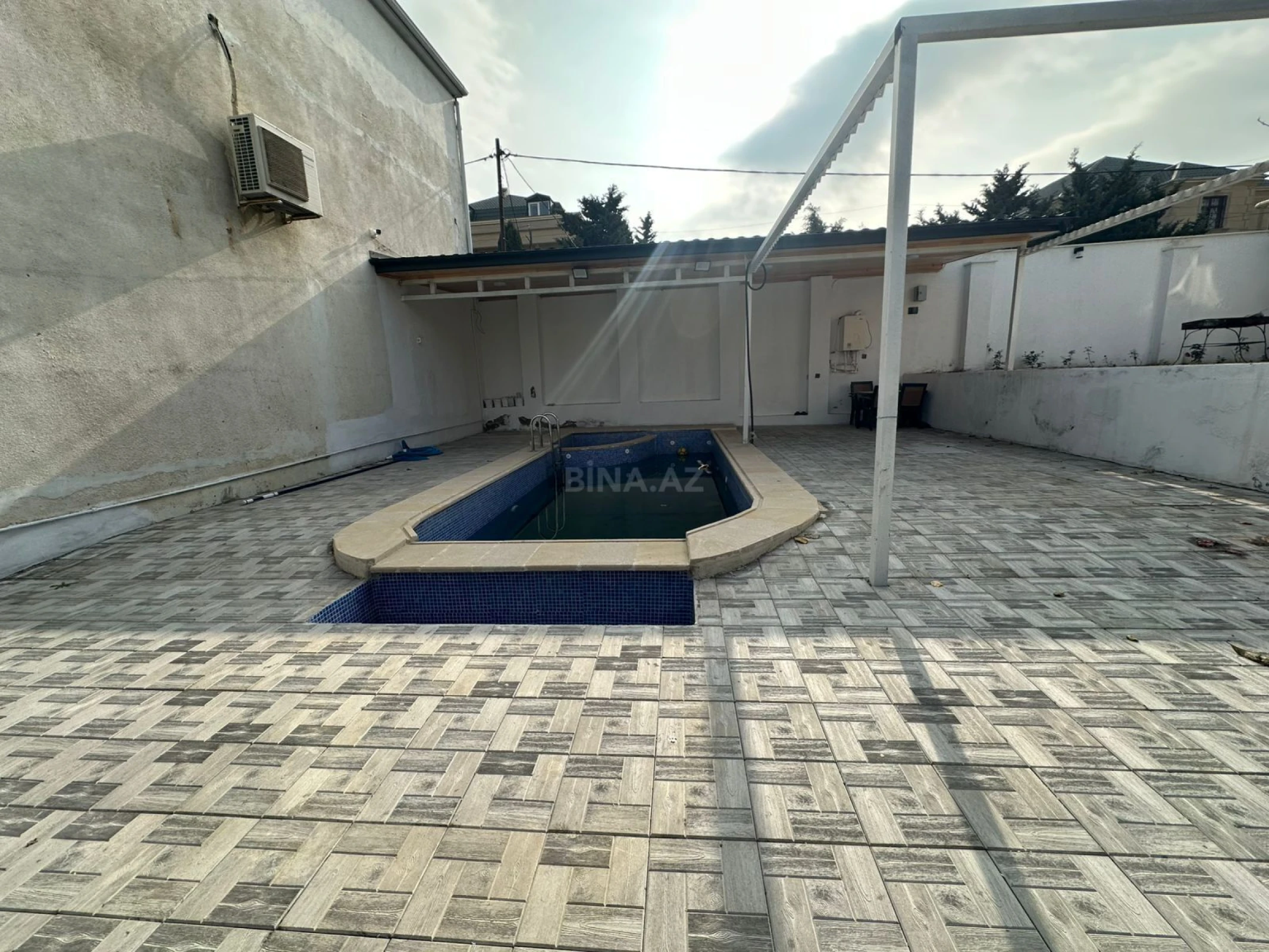 Kirayə verilir 6 otaqlı həyət evi 410 m²