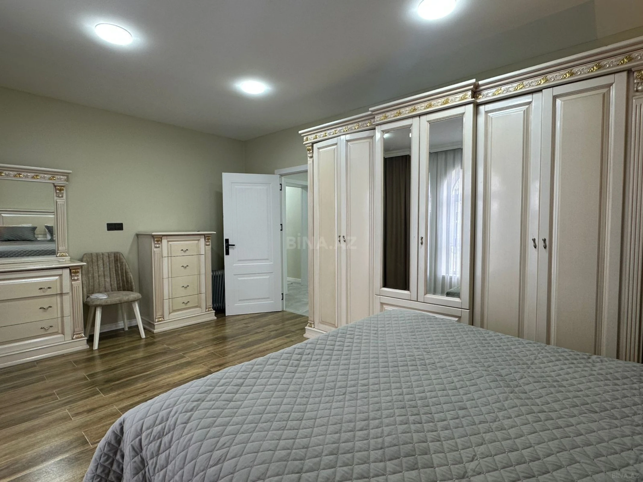 Kirayə verilir 6 otaqlı həyət evi 410 m²