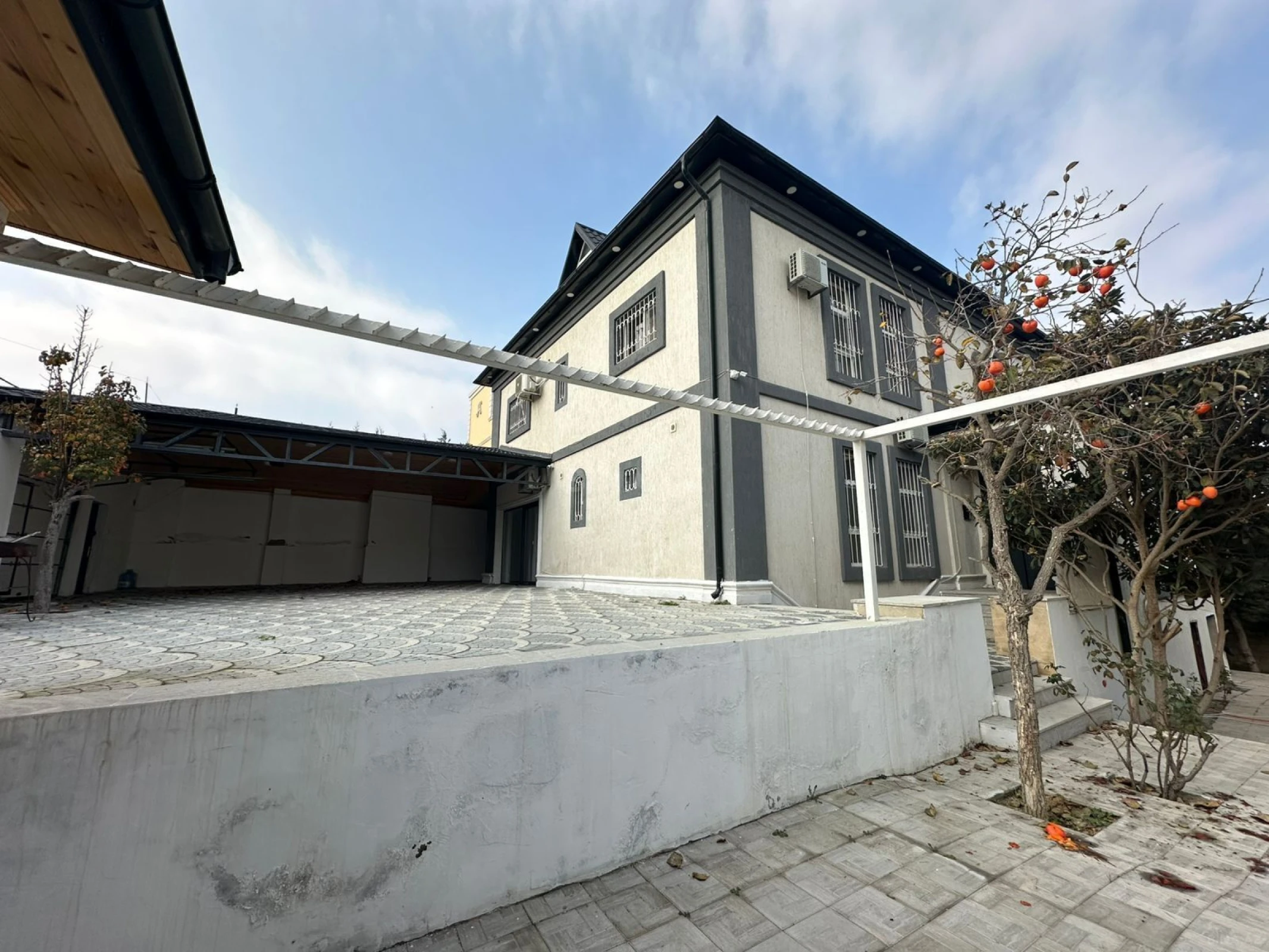 Kirayə verilir 6 otaqlı həyət evi 410 m²