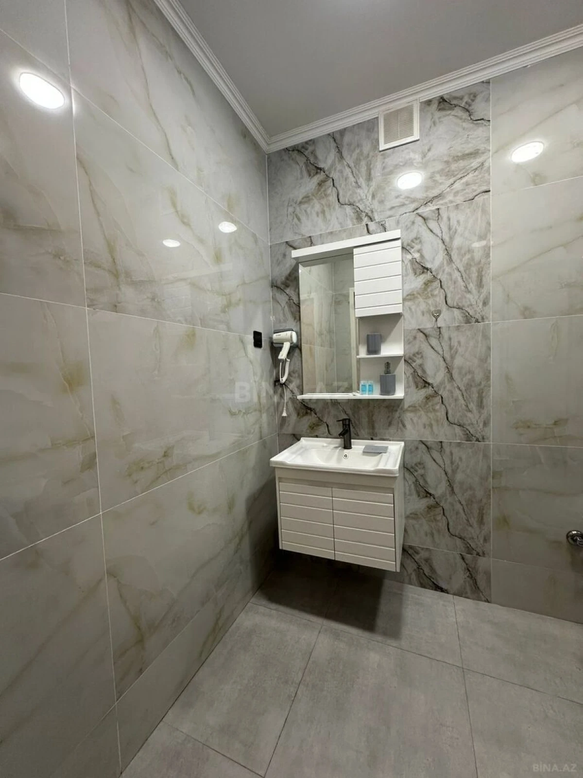 Kirayə verilir 6 otaqlı həyət evi 410 m²