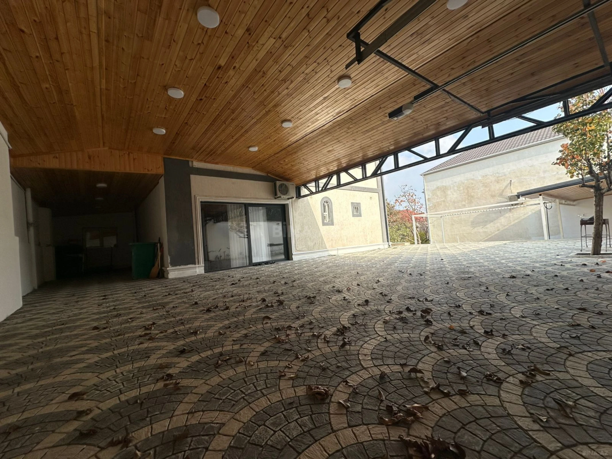 Kirayə verilir 6 otaqlı həyət evi 410 m²