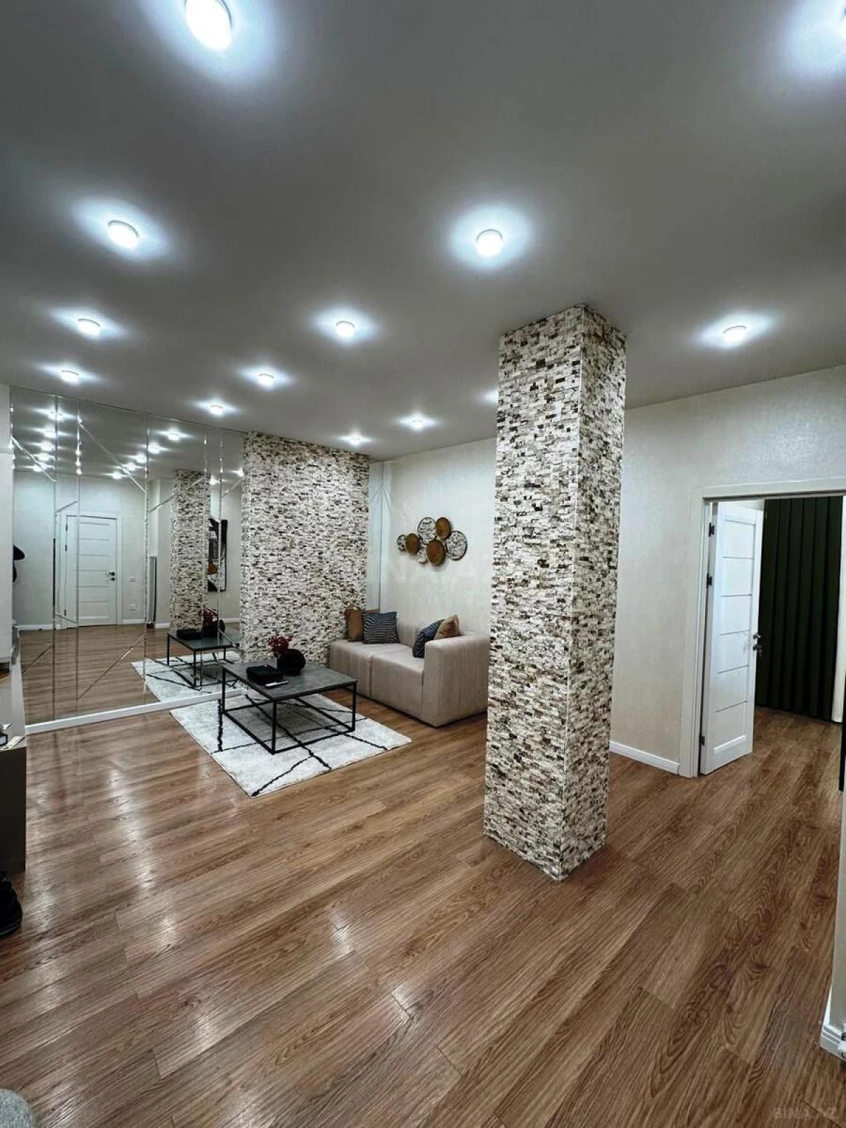 Satılır 3 otaqlı mənzil 92 m²