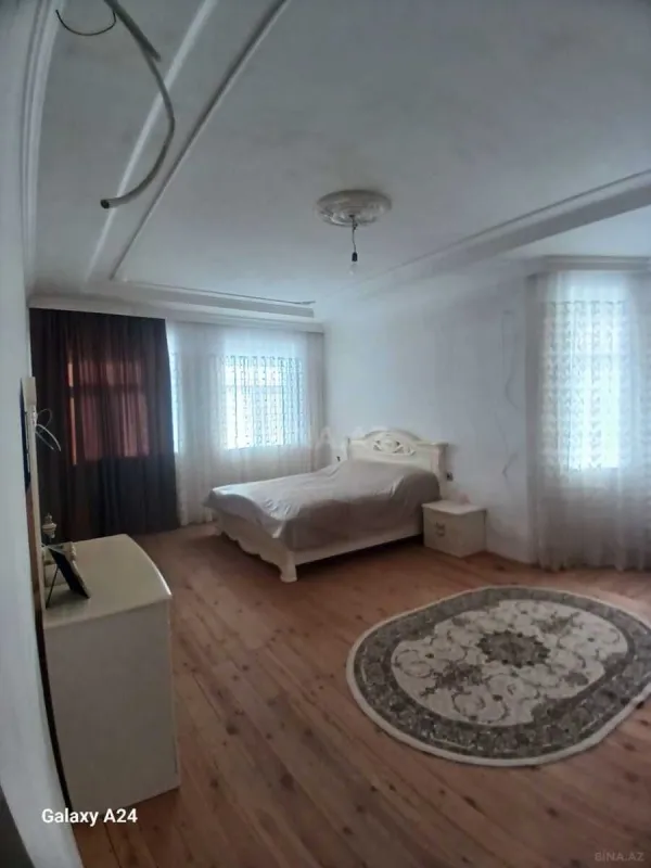 Satılır 5 otaqlı həyət evi 360 m²