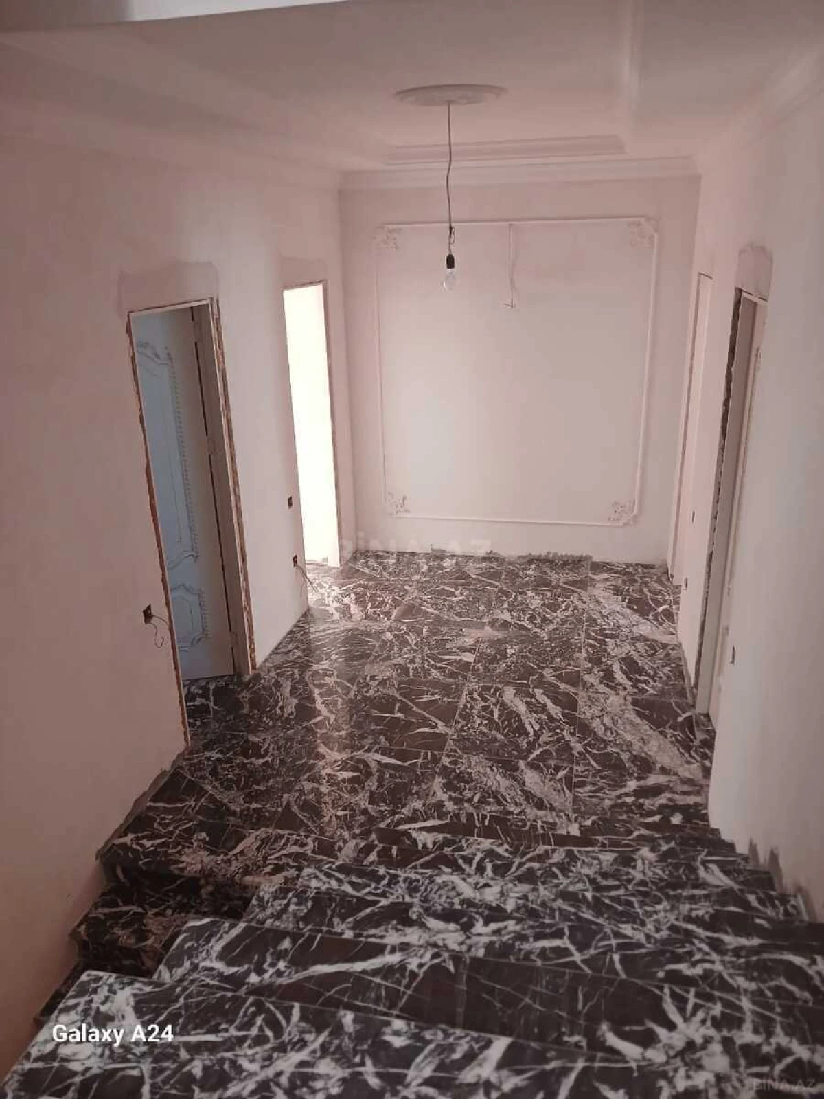 Satılır 5 otaqlı həyət evi 360 m²