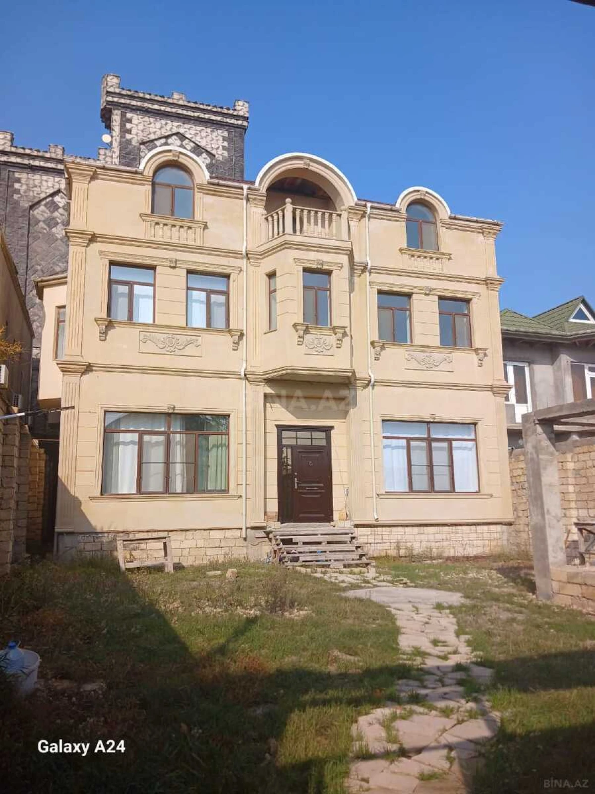Satılır 5 otaqlı həyət evi 360 m²