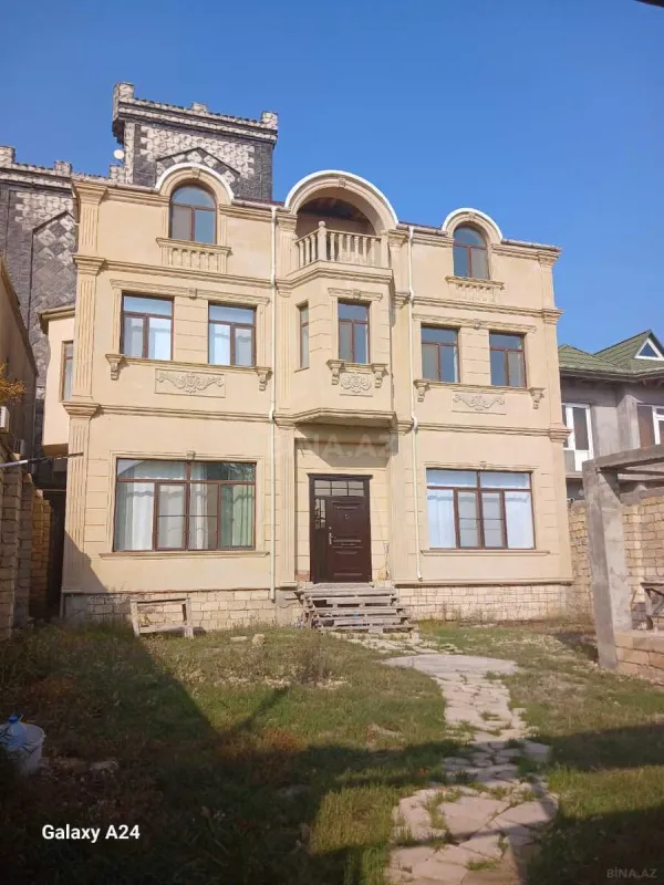 Satılır 5 otaqlı həyət evi 360 m²
