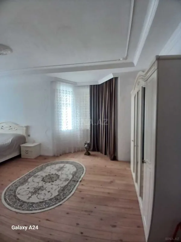 Satılır 5 otaqlı həyət evi 360 m²