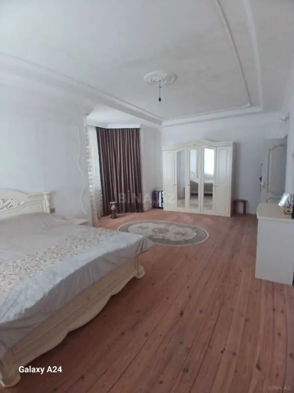 Satılır 5 otaqlı həyət evi 360 m²