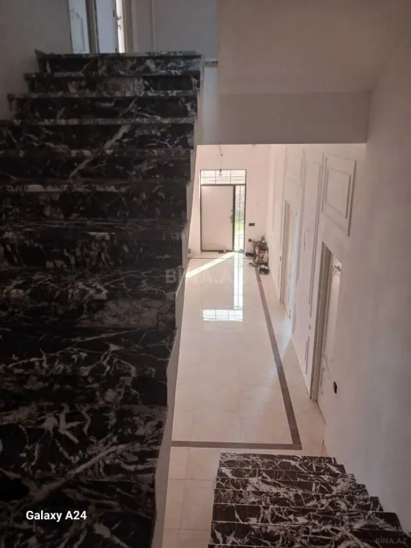 Satılır 5 otaqlı həyət evi 360 m²