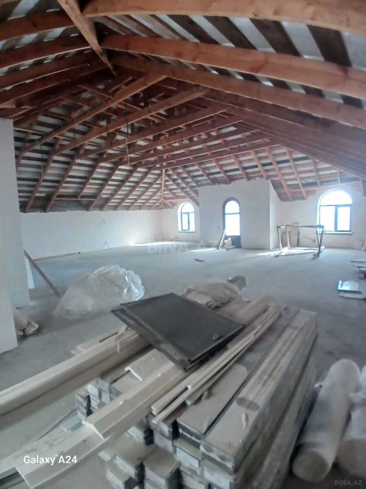 Satılır 5 otaqlı həyət evi 360 m²