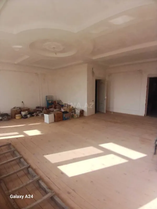 Satılır 5 otaqlı həyət evi 360 m²