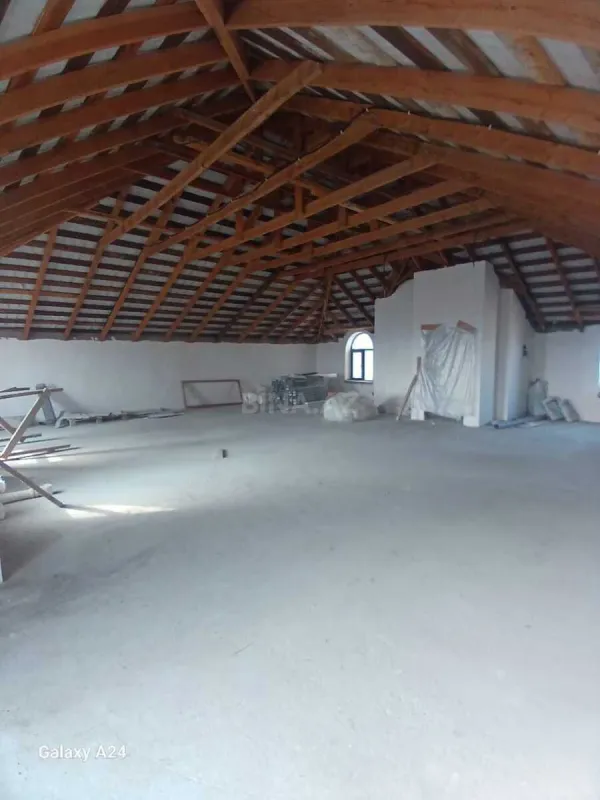 Satılır 5 otaqlı həyət evi 360 m²