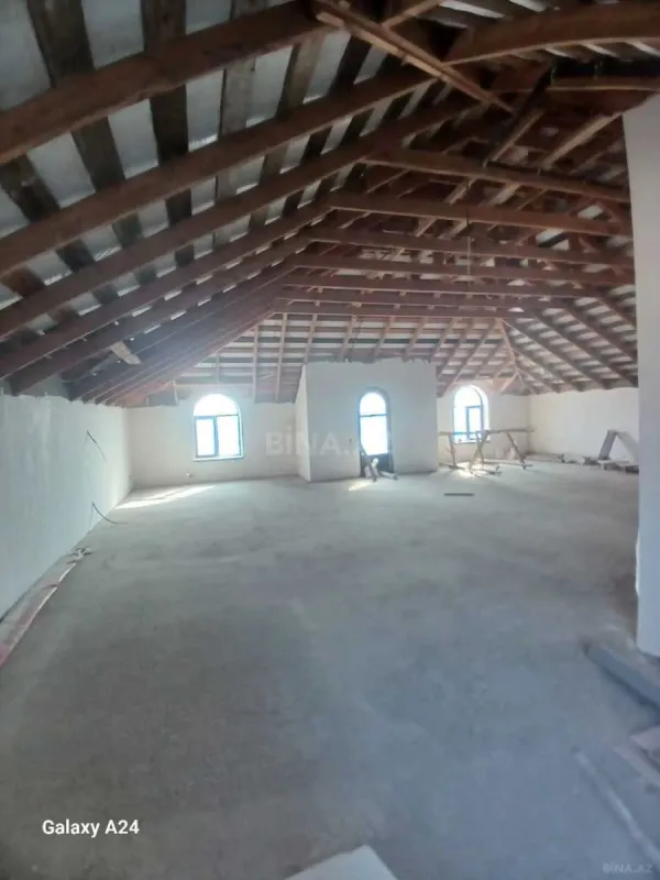 Satılır 5 otaqlı həyət evi 360 m²