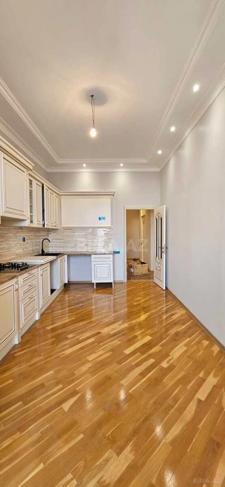 Satılır 3 otaqlı mənzil 142.5 m²