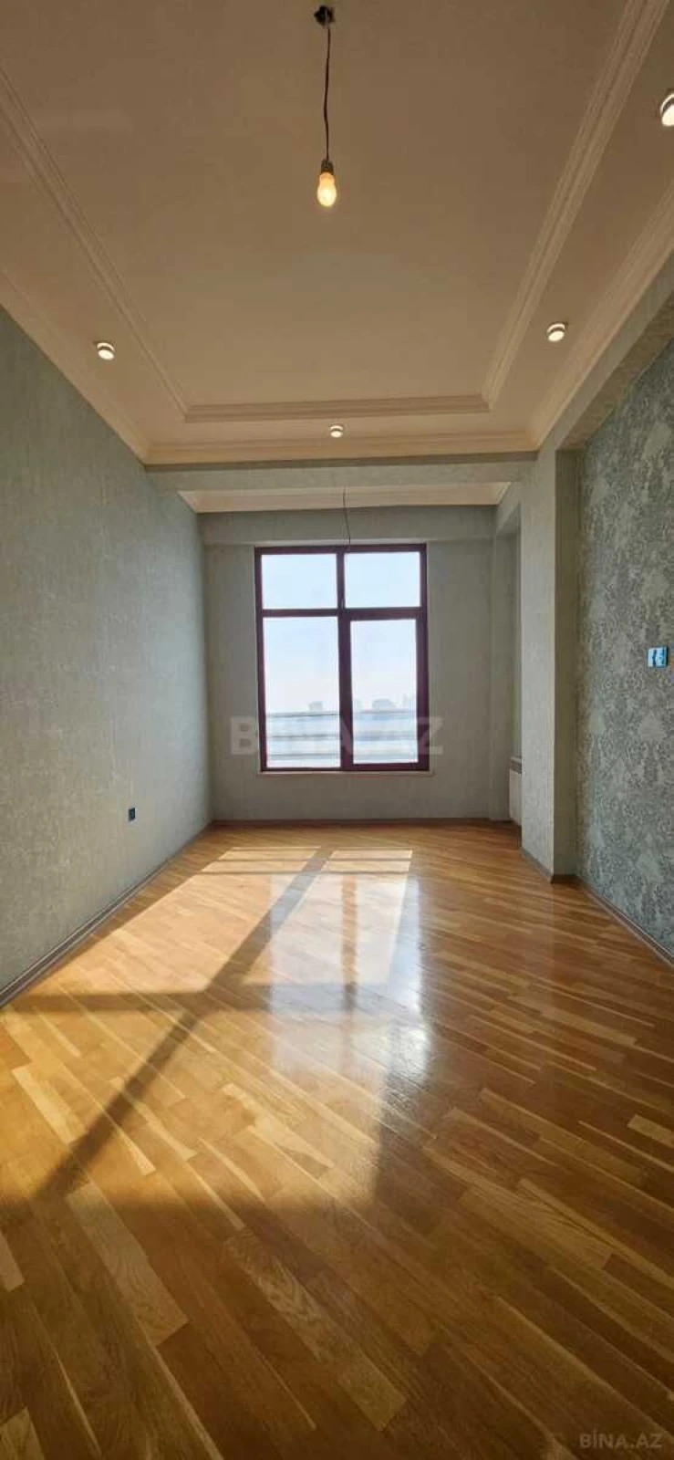 Satılır 3 otaqlı mənzil 142.5 m²