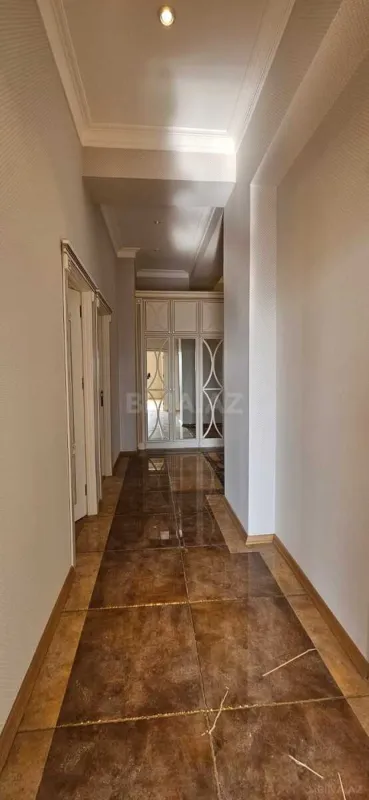 Satılır 3 otaqlı mənzil 142.5 m²